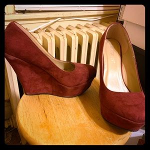 Burgundy wedges